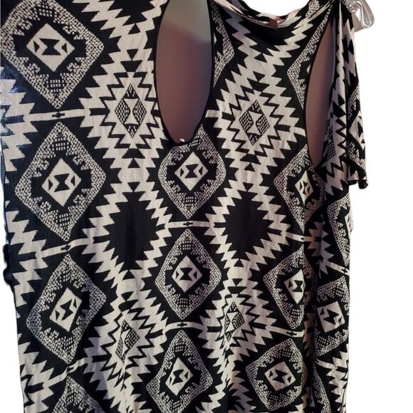 Lapis Long Knit Vest Black / Cream Large - Picture 2 of 8